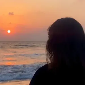 Niñera risponsable y cariñosa en sucina