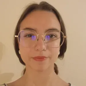 Baby-sitter douce et pleine d'idées d'activités