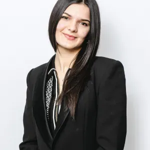 Baby-sitter dynamique sur Antibes/Cannes