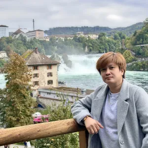 A REsponsible Filipina Living in Paris with legal Residency