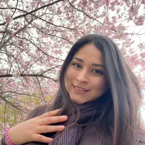 Cuidadora de mascotas en París