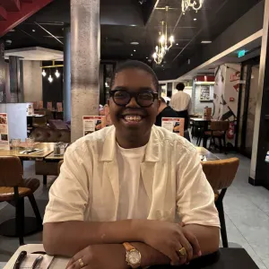 Baby-sitter disponisble en semaine et week-end