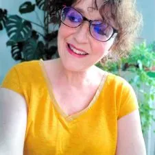 Garde d'enfants (jeux, dessin, yoga) et aide aux devoirs