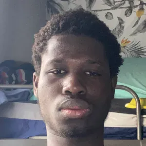 Daouda, motivé et disponible le week-end pour ménage.