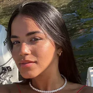 Auxiliar de limpeza responsável . 