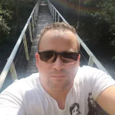 Disponível para faxinas , limpezas no geral região de VReal