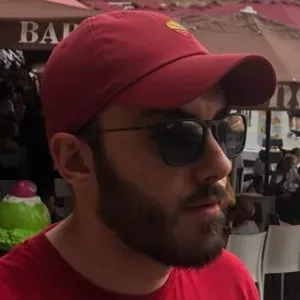 Procuro cuidador para duas gatas