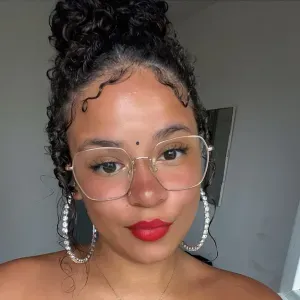 Baby-sitter Garde d'enfant au domicile 