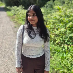 Experienced Babysitter & English Tutor in Nantes