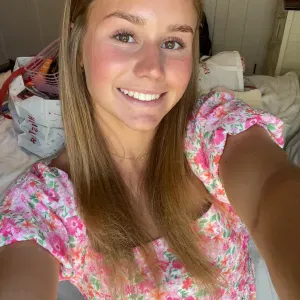 Baby-sitter disponible pour une garde d'enfant de tous âges