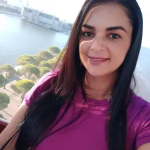 Empregada de Limpeza com atenção especial nos pormenores 