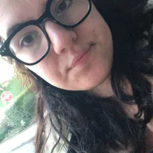 Jeune motivé à faire votre ménage quotidien