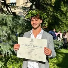 Salve, sono Simone e sono un ingegnere biomedico, sto proseg