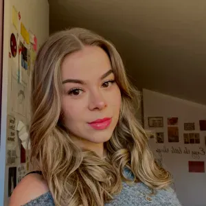 Babysitter solare e comprensiva, con esperienza vasta