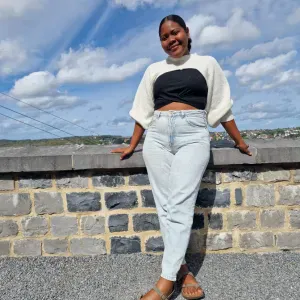 Étudiante propose aide aux personnes âgées