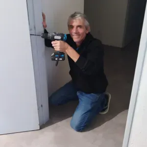 Agence d'entretien du bâtiment intérieur et à l'extérieur