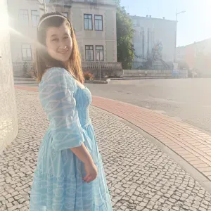 cuidadora ,em troviscal