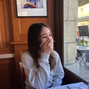 Je une étudiante et je cherche des petits boulots.