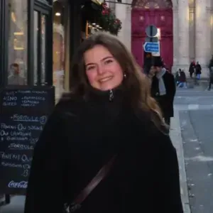 Baby-sitter expérimentée à Paris