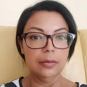 Cuidadora de idosos-Ajudante Familiar-Auxiliar Geriátrica