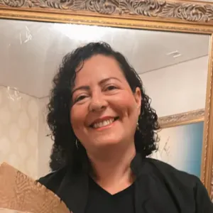 Empregada de limpeza responsável é pontual 