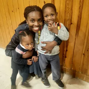 Procuro ama/babysitter 