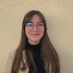 Soignante bienveillante pour vos aînés