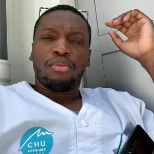 Aide soignant diplômé pour accompagner des seniors  