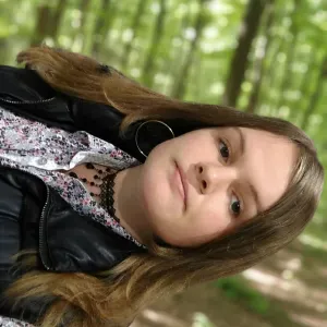 Pet sitter la main sur le cœur 