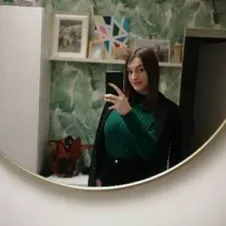 Baby-sitter souriante 