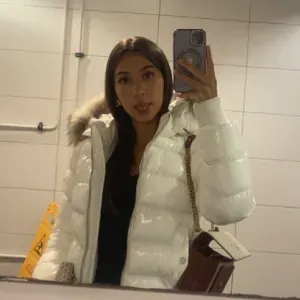 Liebevolle, erfahrene Babysitterin Stuttgart