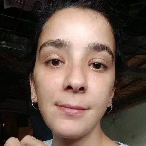 Empregada de limpeza responsavel em porto