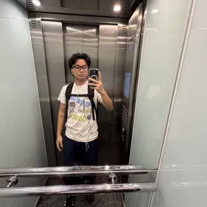je travaille comme homme de ménage