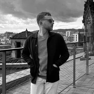 Je cherche une femme de ménage. 