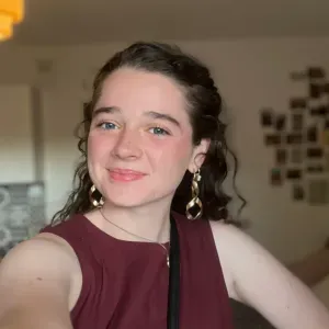 Baby-sitter expérimentée, étudiante infirmière !