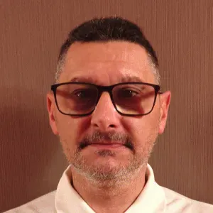 Homme de ménage débutant, 50 ans, pour vous servir.