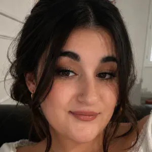 Jeune Femme de ménage à cognac