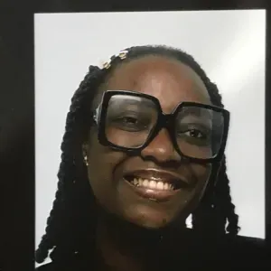 Baby-sitter expérimentée et flexible 