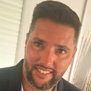 Homme de menage responsable à Verines