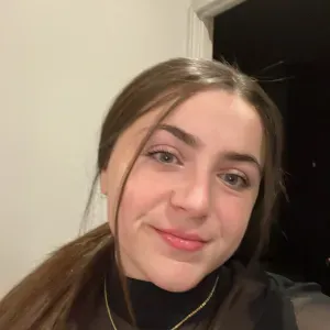 Baby-sitter disponible aux alentours de Montbrison 