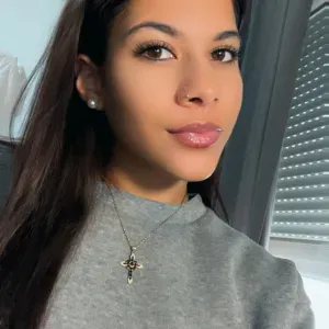 Babysitter sérieuse et maman – disponible