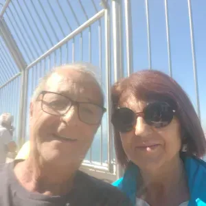 Tenho procura de um cuidador de gato