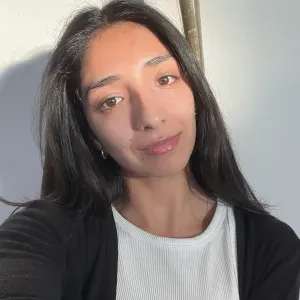 Cuidadora de niños en Alicante. Lic. educación infantil