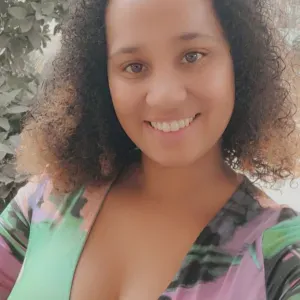 Baby-sitter expérimenté. Très souriante, ponctuel, véhiculé 