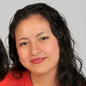 Cuidadora de mascotas disponible