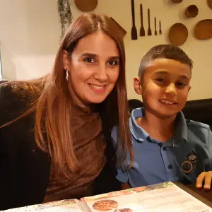 Baby-sitter pour des journées ou en soirée tard