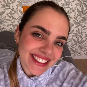 Baby-sitter et animatrice disponible à Paris et Versailles 