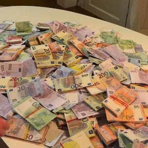 Oferta de emprego para uma babysitter em Vila Nova de Poi...