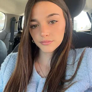 Baby-sitter douce et sérieuse disponible dans le Médoc