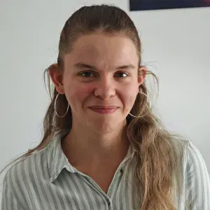 Laura, 22 ans, motivée et à l'écoute 